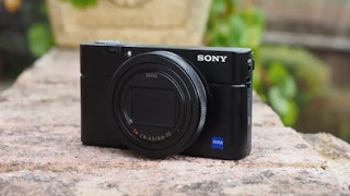 Sony Cyber-shot DSC-RX1とDSC-RX100を徹底比較！フルサイズ単焦点と